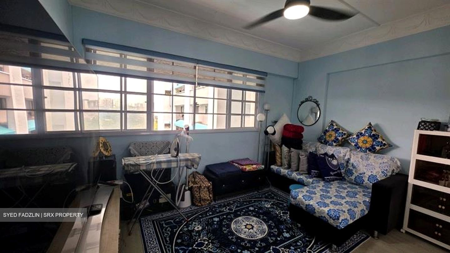 Blk 337 Jurong East Avenue 1 (Jurong East), HDB Executive #610299371